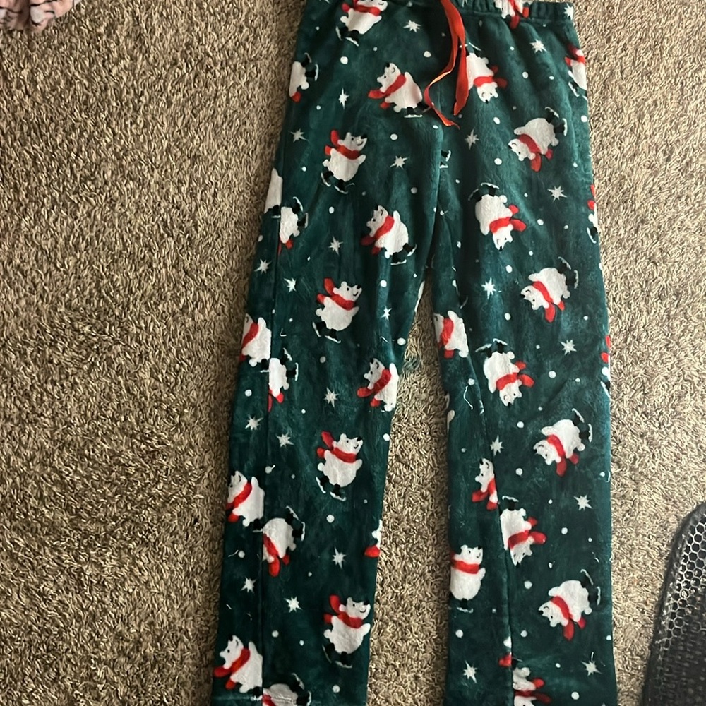 I am selling some Christmas pjs these are green and size M